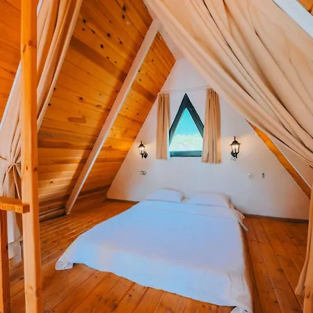 בית נופש Mert Bungalov-yildiz Evi